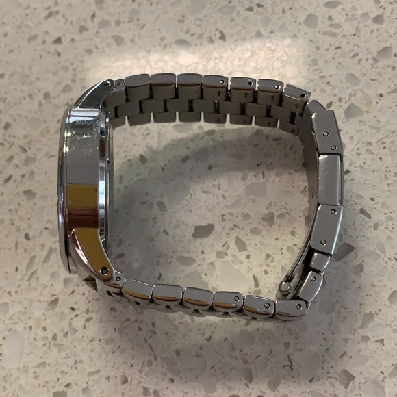 Beautiful Fossil Silver Watch - Picture 4 of 6